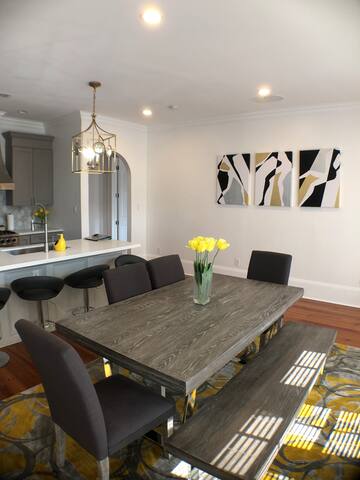 Newly Listed Art Deco Home, 5 mins From French QTR gallery image 5