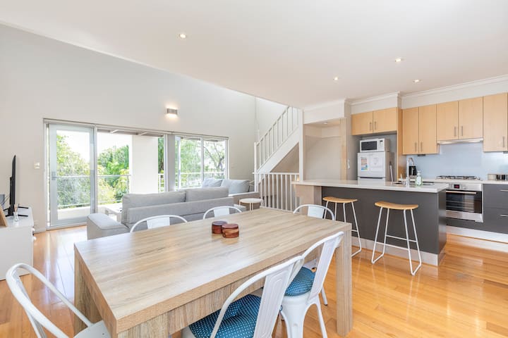 Bright & Conveniently Located Townhouse