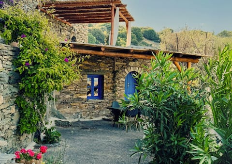 Sea-View Old Stone Suite (Kotseli) – Sunset & Pool