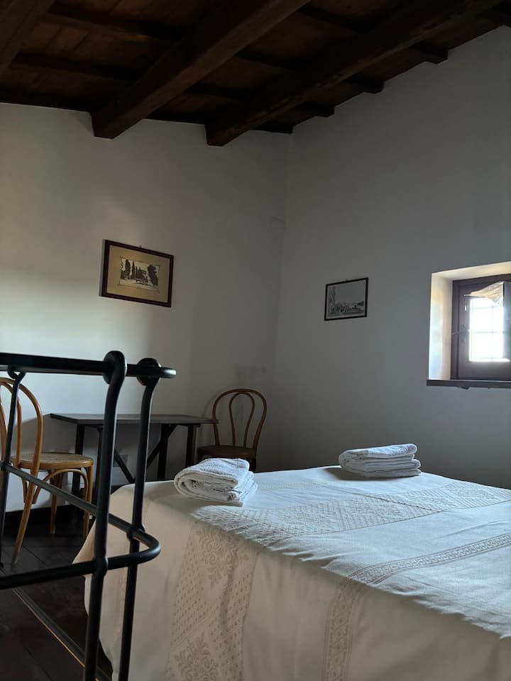 This room is located in an ancient turret that dates back to the 1600s. It is fresh and enveloping.