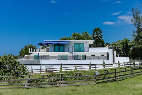 1009 Station | Luxury Ocean View House