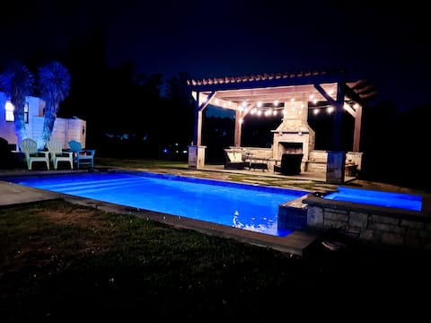 Beautiful Farmhouse w/ pool on 6 acres ranch