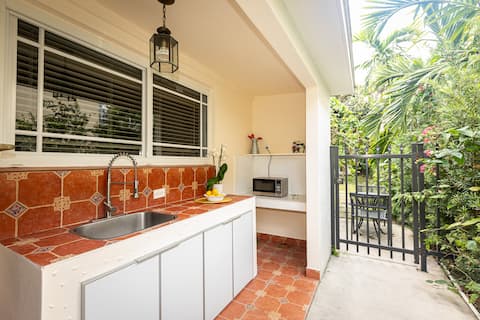 Popular Airbnb listing: Private studio/bath. Nice location! in Shorecrest