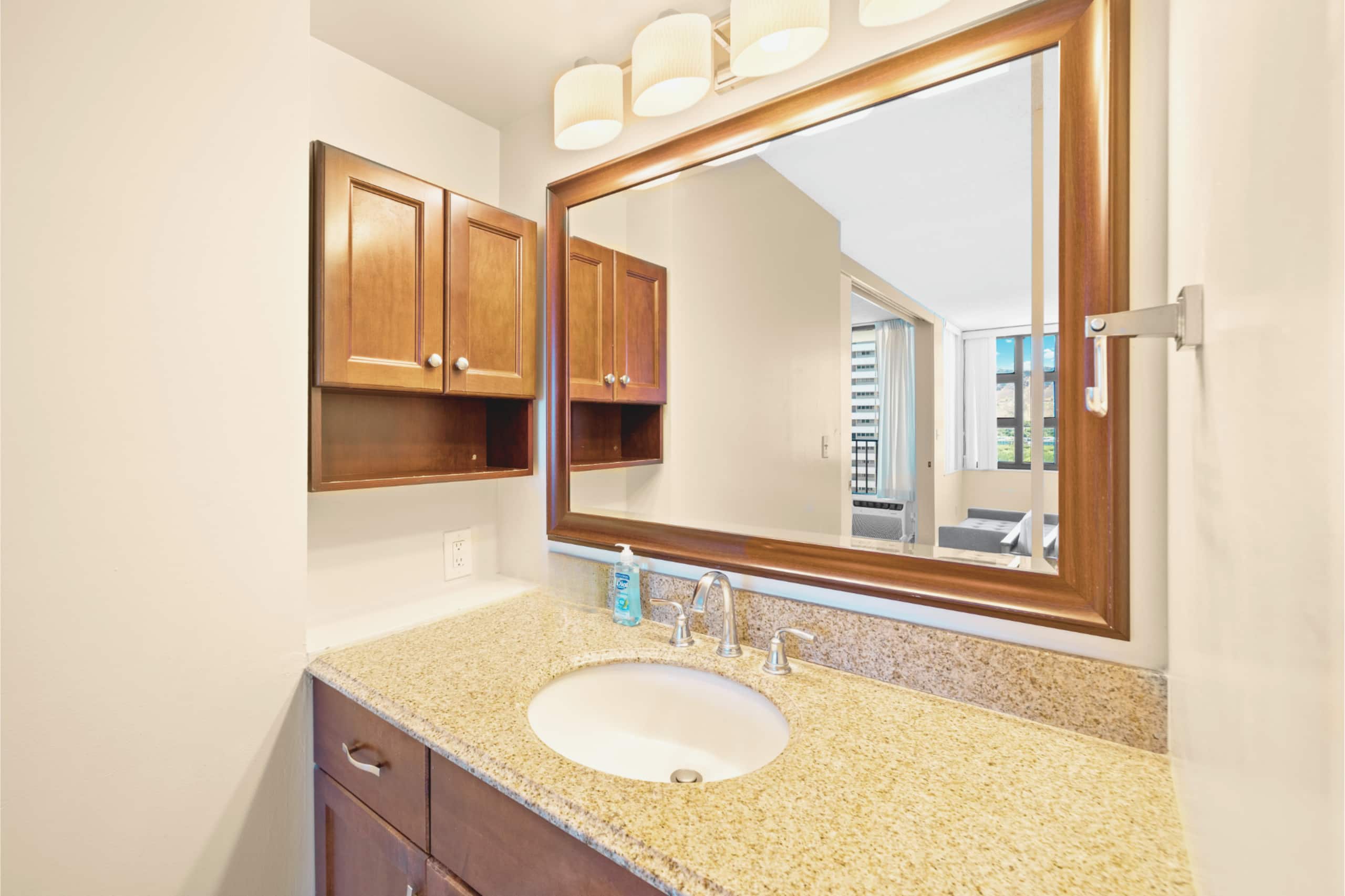 Condo in Honolulu · ★4.54 · 1 bedroom · 1 bed · 1 private bath - Image 13