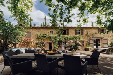 Family home & vineyard in Bonnieux, Provence