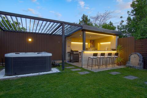 Luxurious Semi-Detached Houses for large groups