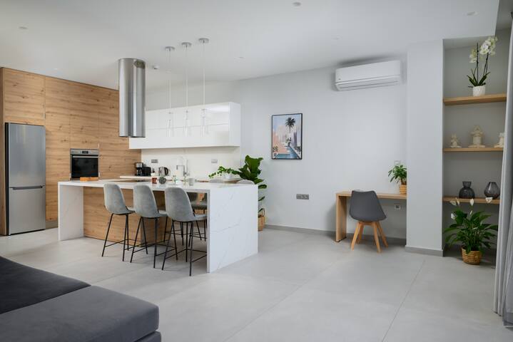 Anasa Luxury Seafront Villa with Heatable Pool gallery image 5