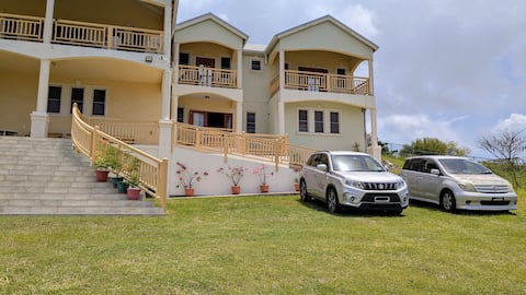 2 Bedroom Apt | Sleeps 4 | Private | Fam & Friends