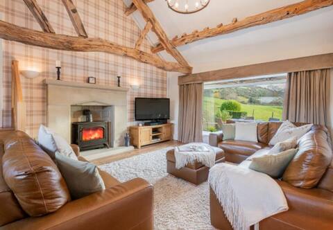 Farmhouse with stunning views close to Windermere