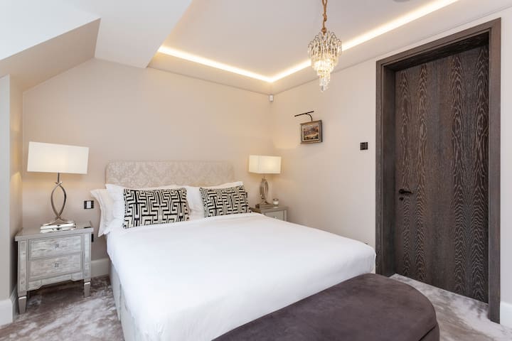 Lavish and Luxe by Veeve