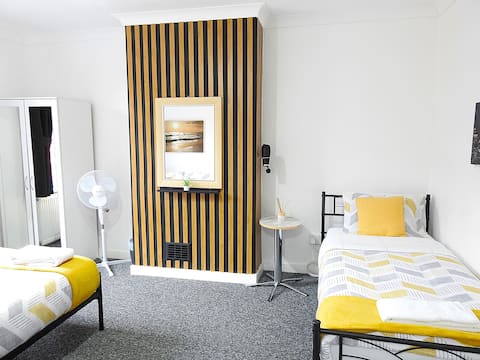 Top performing Airbnb: Your Home away from Home!*Large Rooms*Comfy*Cosy* in Headingley & Hyde Park