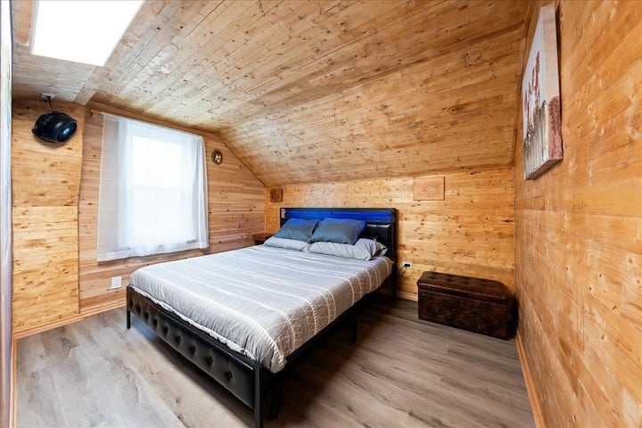 master bedroom walls we decorated with pine & cedar to make you feel cozy on the large king size bed