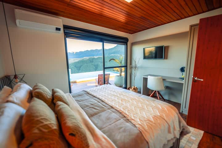 Samani za kifahari, mashuka ya kifahari (Trussardi - uzi wa Buddemeyer na mianzi), televisheni na ufikiaji wa moja kwa moja kwenye sitaha