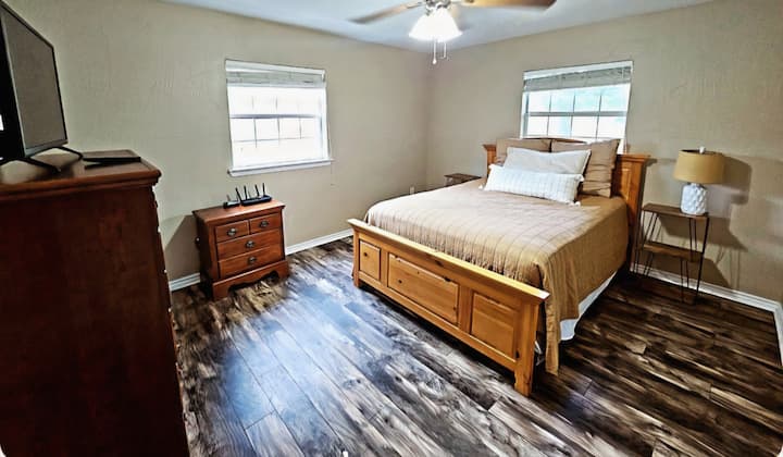 Water Front House
(Crvena kuća)
Bračni krevet (širine 150-179 cm)