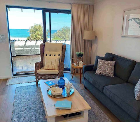 Popular Airbnb listing: Absolute Beachfront - Amazing Views (Whale Watch) in Copacabana