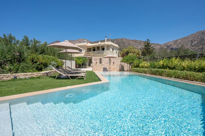 Vigla villa,near beach,tavern,pool, South Crete