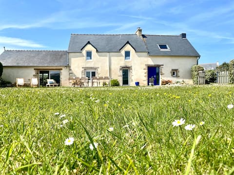 Beachfront house/ 11 people