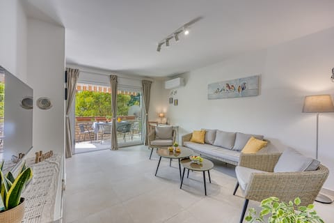 Top Airbnb: Family Apt, 15 min Walk to Parentino & Pical Beach in Poreč