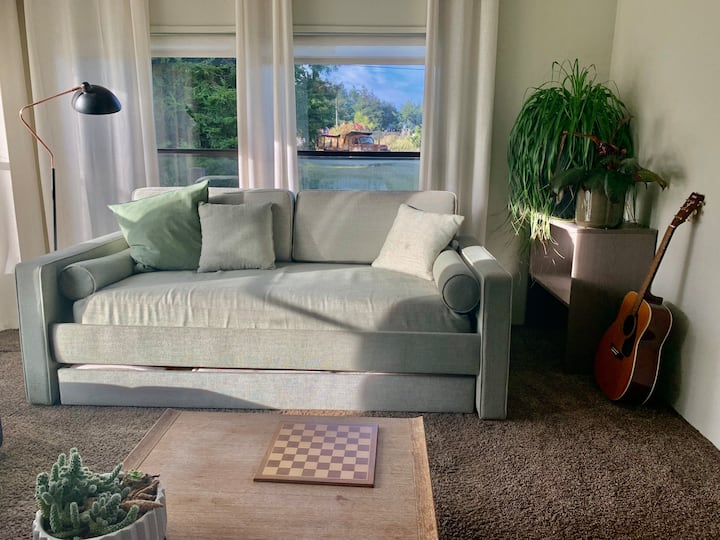 Redwood Meadow Guest House - Fort Bragg, CA
