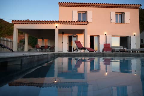 La Farnient'aise: 10 people, air conditioning, pool, billiards