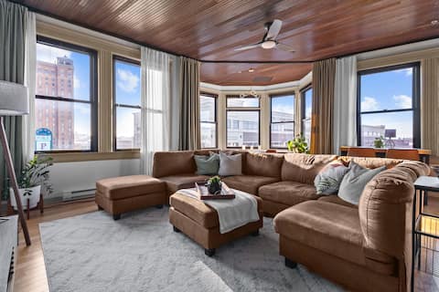 Penthouse In The Historic Hobbs