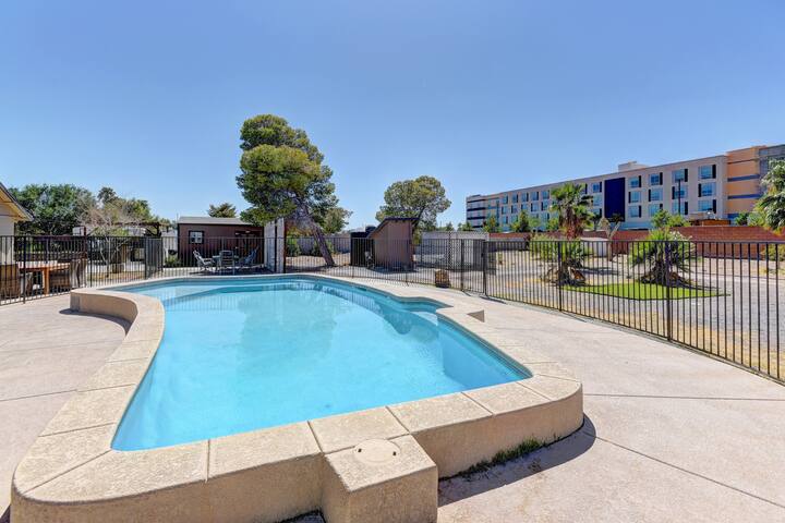 Villa with 2 Casita*Pool *7 Br4Bath-RV parking gallery image 2