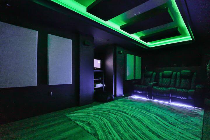 Toronto Luxe Stay, Spa, Bar & Golf Nearby gallery image 5