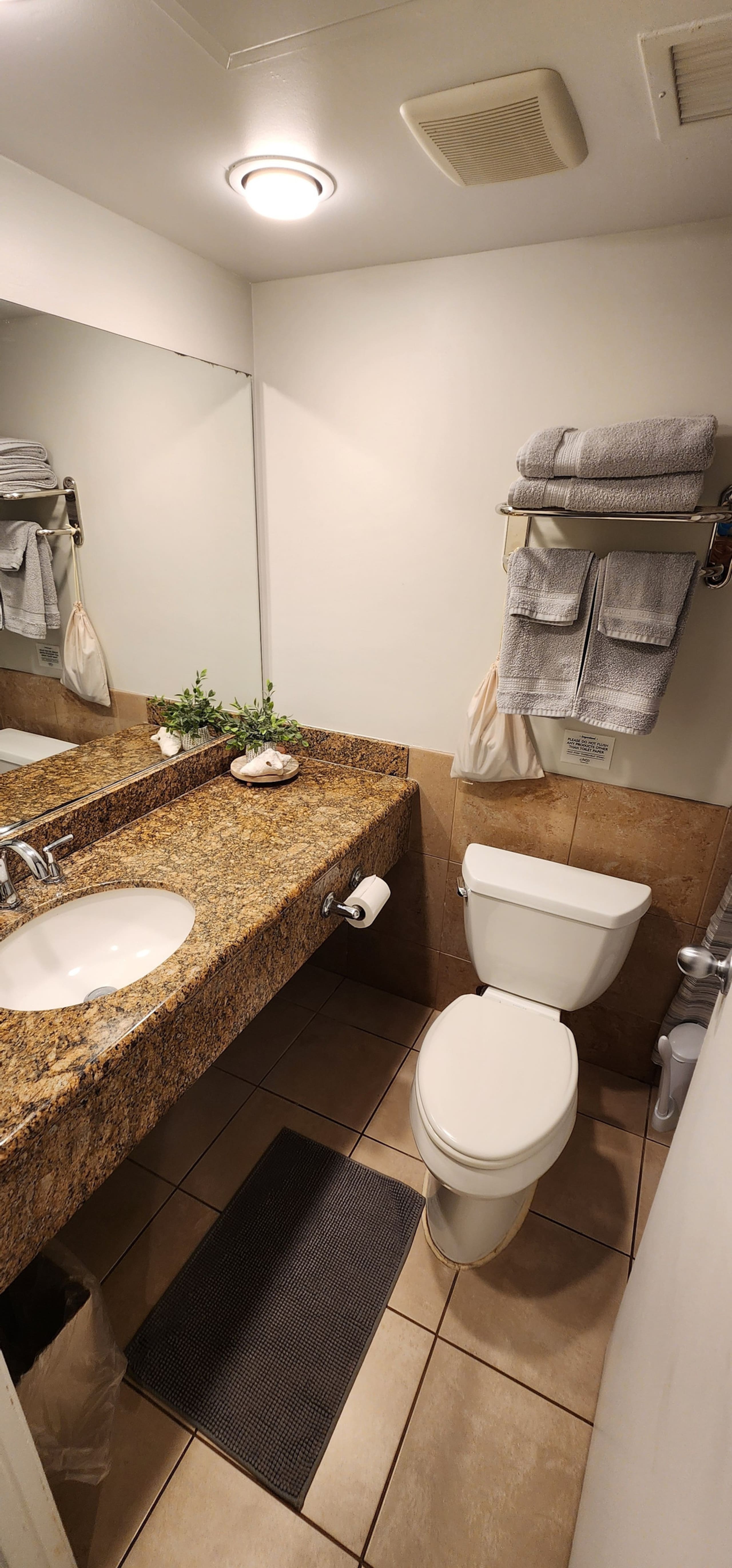 Cozy Waikiki studio with Diamond Head views - Image 5