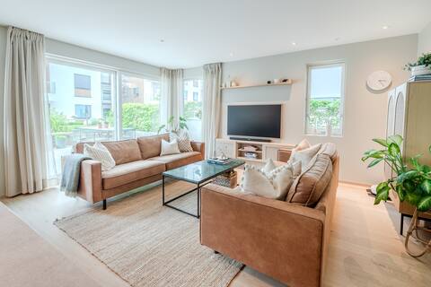 Modern apartment in the city center, parking space with charger