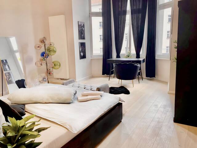 Chic Central Apt. I 4-Rooms • 140m² • Torstraße gallery image 4