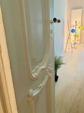 Chic Central Apt. I 4-Rooms • 140m² • Torstraße gallery image 5