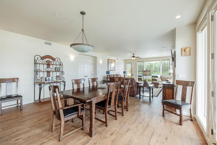 Post Falls Waterfront Condo - Post Falls, ID