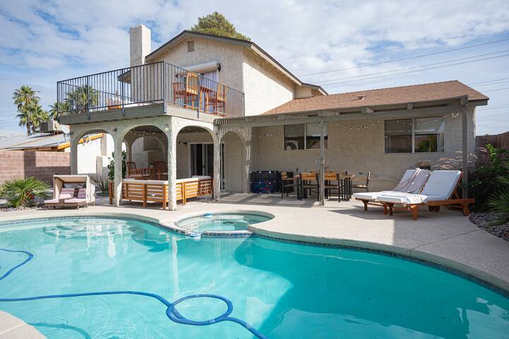 Fun 4bed pool home next to strip! gallery image 3