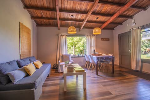 Popular Airbnb listing: Agustín's little house, lake view and comfort in Río Negro