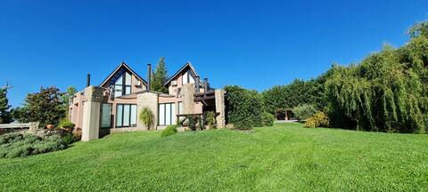 House with Park and Pileta Frente a la Laguna