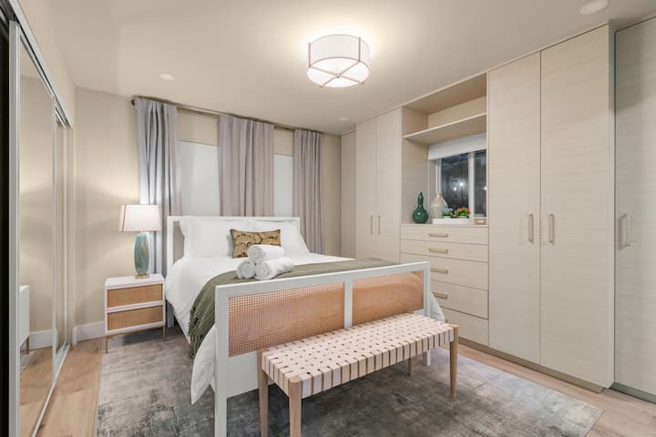 Master Bedroom: on-suite bathroom, queen mattress