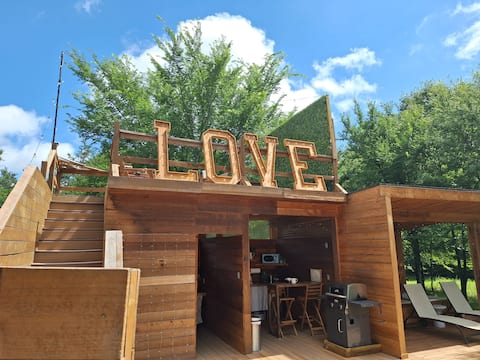 StarLite—Where Romance Meets the WildScreen