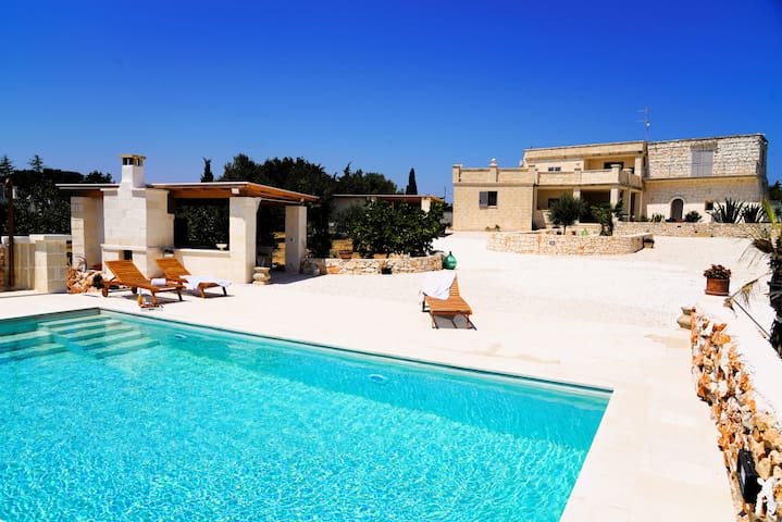Villa D’Oliviers – Prestigiosa Villa con piscina