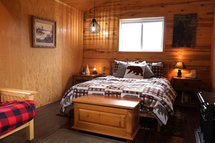 2nd Cabin - includes electricity and heat, but no water.  One queen bed and one double futon (suitable for two small children or one older child / adult).