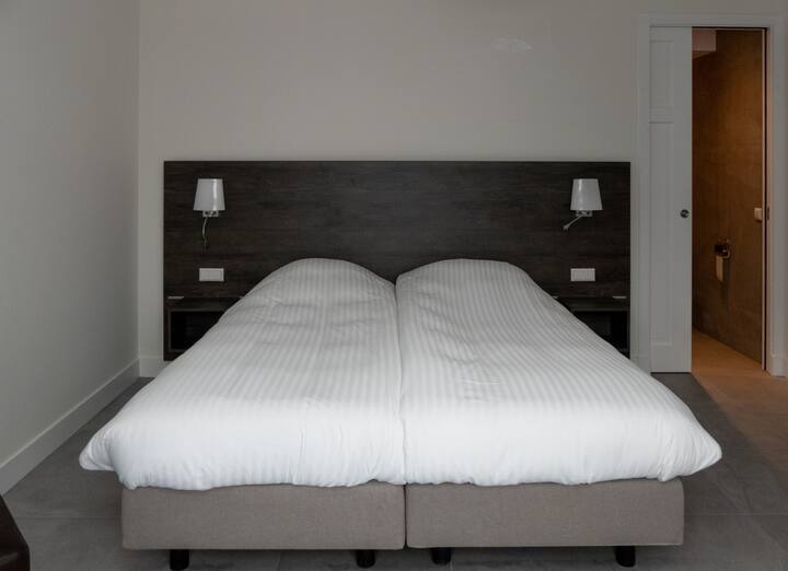 Moderne Kamer In Tuinvilla, Nabij Amsterdam - Weesp