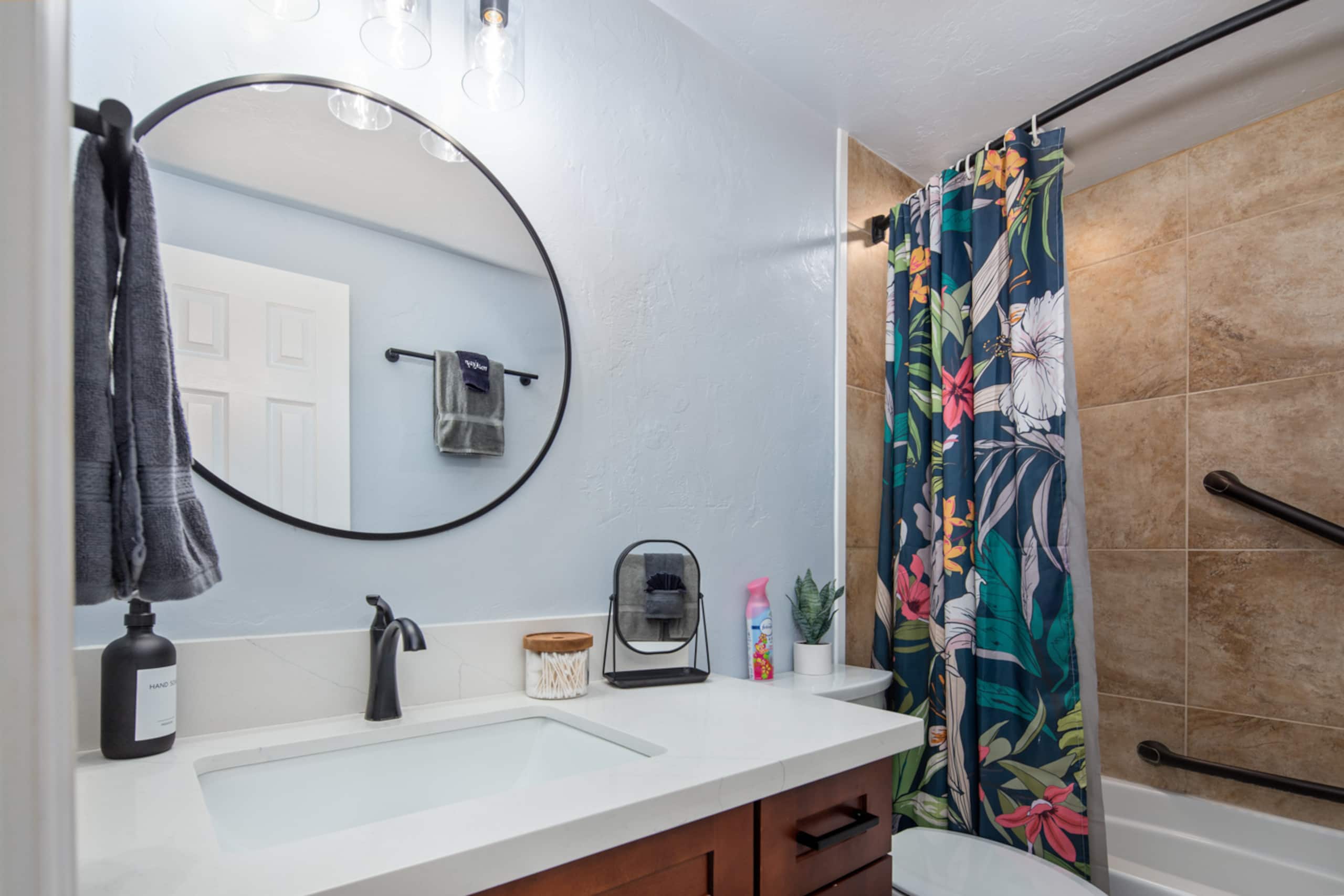 Condo in Kailua-Kona · ★4.99 · 2 bedrooms · 3 beds · 2 baths - Image 27