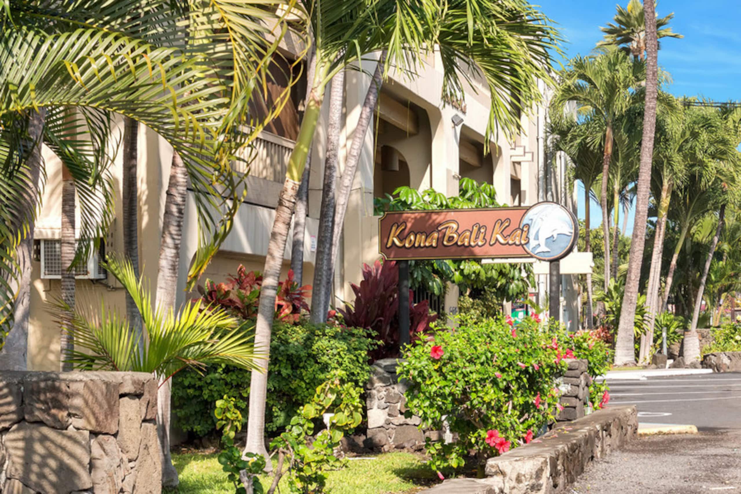Condo in Kailua-Kona · ★4.99 · 2 bedrooms · 3 beds · 2 baths - Image 49
