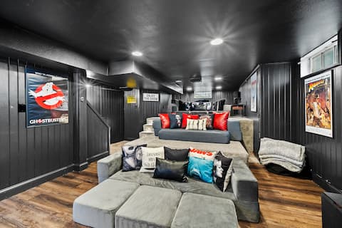 Hot Tub - Movie Theater - Firepit - Near Downtown