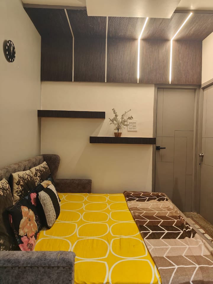 Family Vacation Suite Nearby Mandir-naari Homestay - Mathura