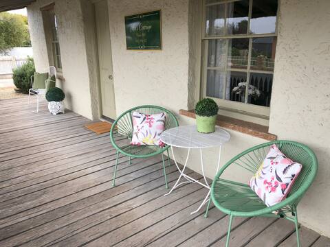 Air's Cottage Penola​: AC open fire Wifi Spa BBQ