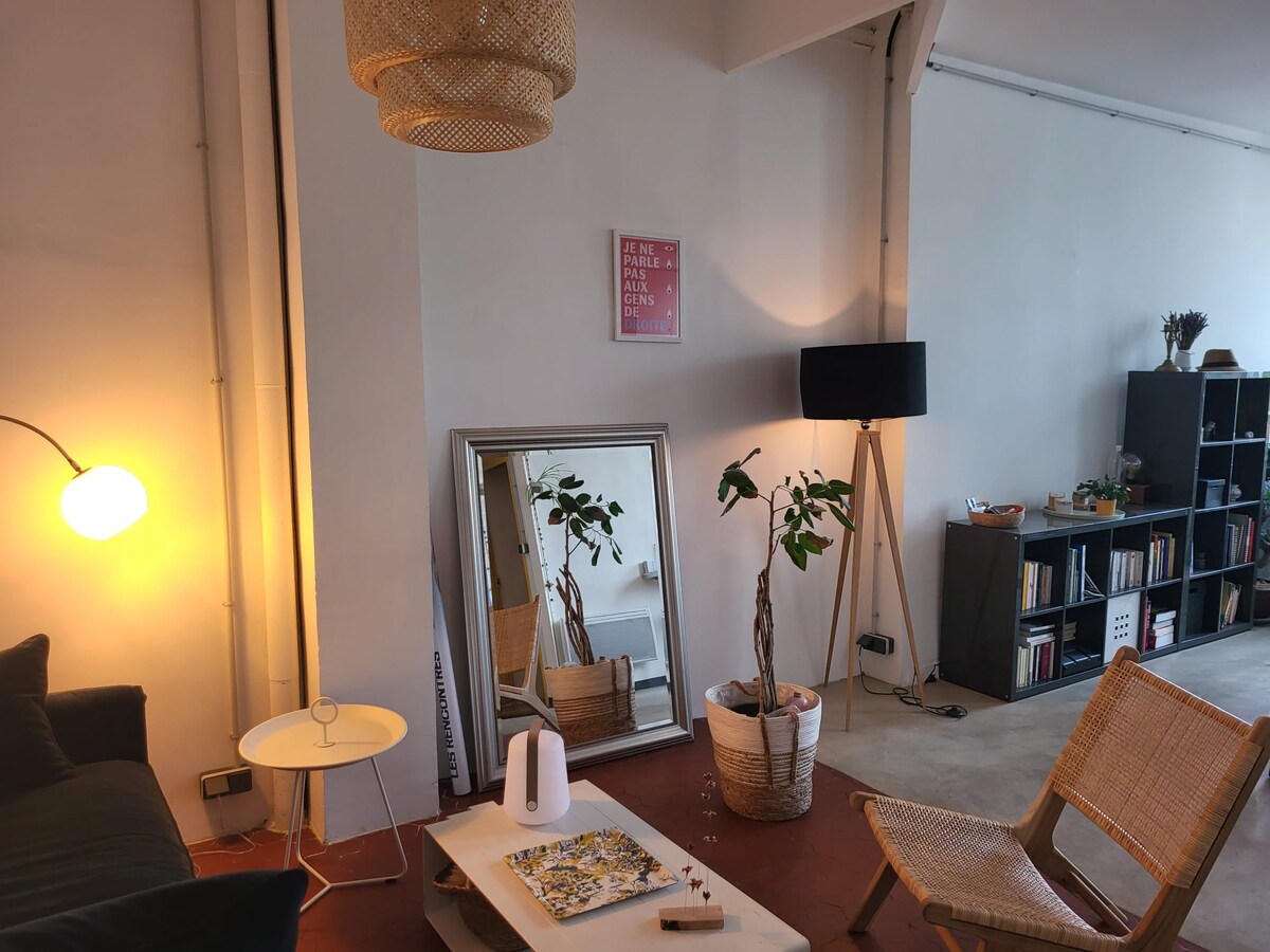 Annonce Airbnb populaire: Cozy 2-bedroom La Plaine with terrace à Marseille 1er Arrondissement