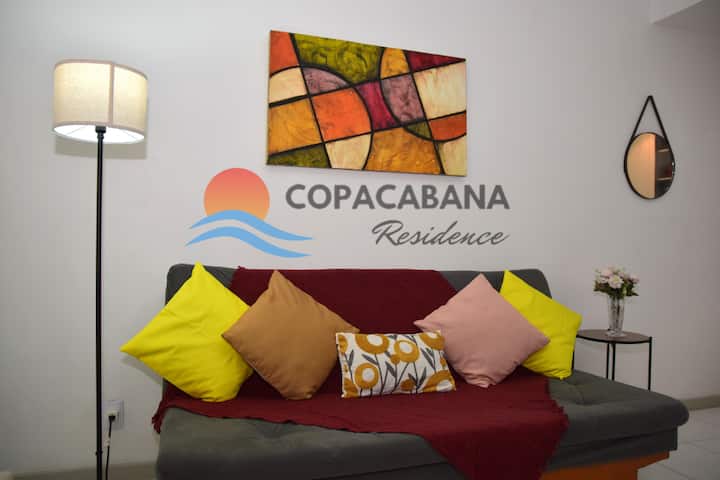 Sofá cama, acomoda 2 pessoas.