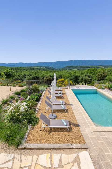 Beautiful Bastide, Luberon view, Heated pool