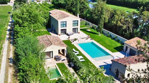 3 Mas de la Source Dependencies 5 min from St Remy