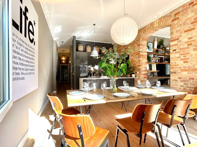 “BIG + Beautiful” – central 5 BR / 3Bath + balcony gallery image 3